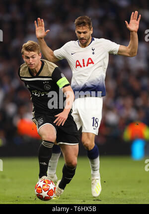 Matthijs de Ligt of Ajax beats Fernando Llorente of Tottenham Hotspur - Tottenham Hotspur v Ajax, UEFA Champions League Semi Final - 1st Leg, Tottenha Stock Photo