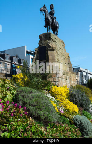 Spring flowers beneath the Royal Scots Greys Monument in West Princes Street Gardens in Edinburgh, Scotland, UK Stock Photo