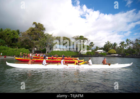 Big Island, Hawaii, USA - 28th May 2015 : View of many people waiting to start paddling with some typical Hawaiian outrigger canoe near Pu'uhonua O'Ho Stock Photo