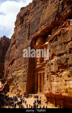 The Treasury  (or Al-Khazneh) this magnificent structure carved out of the sandstone rock as a tomb for the Nabataean King Aretas III. Petra, Jordan. Stock Photo