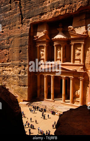 The Treasury  (or Al-Khazneh) this magnificent structure carved out of the sandstone rock as a tomb for the Nabataean King Aretas III. Petra, Jordan. Stock Photo