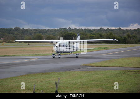 Cessna Cardinal plane Taxiing Stock Photo