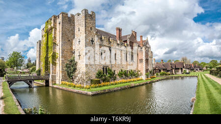 Hever Castle and grounds in Kent near Edenbridge, ancestral home of Anne Boleyn, second wife to King Henry VIII Stock Photo