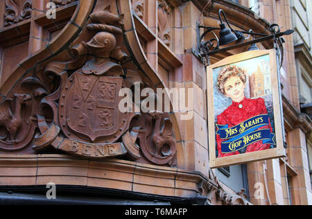 Historic city centre pub in Manchester Stock Photo