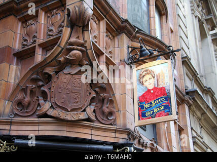 Historic city centre pub in Manchester Stock Photo