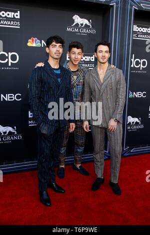 Las Vegas, NV, USA. 1st May, 2019. Joe Jonas, Nick Jonas, Kevin Jonas of The Jonas Brothers at arrivals for 2019 Billboard Music Awards - Arrivals 2, MGM Grand Garden Arena, Las Vegas, NV May 1, 2019. Credit: JA/Everett Collection/Alamy Live News Stock Photo