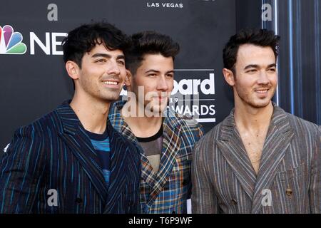 Las Vegas, NV, USA. 1st May, 2019. Joe Jonas, Nick Jonas, Kevin Jonas of The Jonas Brothers at arrivals for 2019 Billboard Music Awards - Arrivals 2, MGM Grand Garden Arena, Las Vegas, NV May 1, 2019. Credit: JA/Everett Collection/Alamy Live News Stock Photo