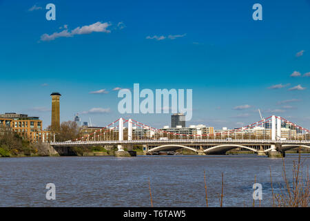 Chelsea Bridge and The River Thames in South West London, connecting Chelsea on the north bank of he River to Battersea on the south bank, London,UK Stock Photo
