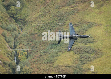 RAF Valley Hawk T2 through the Machloop Stock Photo