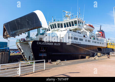 Caledonian MacBrayne ferry 'Caledonian Isles' berthed at Ardrossan harbour with the bow door open to allow vehicles access, Ardrossan, Scotland Stock Photo