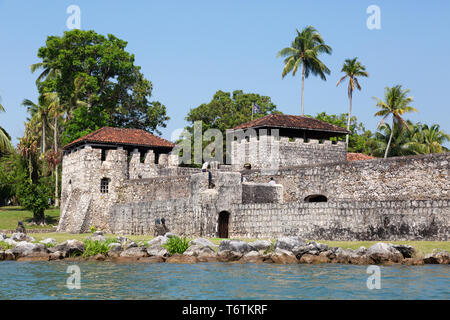 Castillo de San Felipe de Lara, a Spanish fort built 1644 at the entrance to Lake Izabal, on the Rio Dulce (Dulce River), Guatemala, Latin America Stock Photo