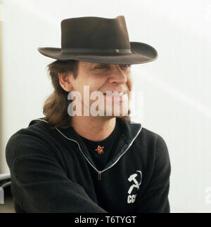 Der deutsche Rockmusiker, Schriftsteller und Maler Udo Lindenberg posiert in den 1990er Jahren für einige Porträtaufnahmen. The German rock musician, writer and painter Udo Lindenberg poses in the 1990s for some portraits. Stock Photo