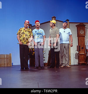 Weißblaue Musikparade, Volkstümliche Musiksendung, Deutschland 1985, Mitwirkende bei einem Sketch: Max Griesser, Oskar Eckmüller, Franz Messner, Gerd Fitz Stock Photo