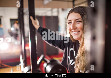 Portrait Of A Young Physically Fit Woman Showing Her Well Trained Body -  Beautiful Athletic Fitness Model Posing After Exercises Stock Photo - Alamy