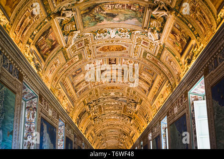 VATICAN, ROME, ITALY - NOVEMBER 17, 2017: Vatican's golden alley leading to the Sistine Chapel in Rome Stock Photo