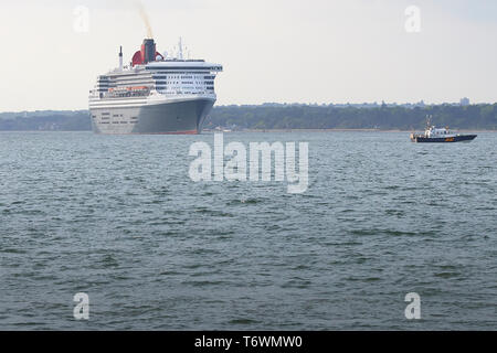 The Cunard Line Flagship, RMS QUEEN MARY 2, Steaming Out Of Southampton Water, UK. Bound For New York, 28 April 2019. Stock Photo