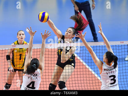 Istanbul. 2nd May, 2019. Vakifbank's Zehra Gunes (2nd R) spikes during the 2018-2019 season Turkish Women's Volleyball Super League final fourth round match between Vakifbank and Eczacibsi on May 2, 2019. Eczacibsi won 3-2. Credit: Xu Suhui/Xinhua/Alamy Live News Stock Photo