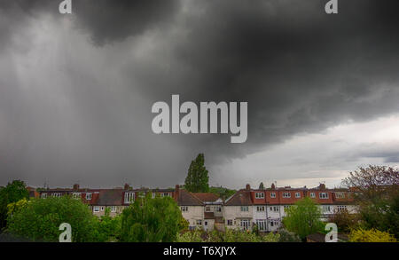 London, UK. 3rd May 2019. Heavy cloud during torrential afternoon rain shower in Wimbledon. Credit: Malcolm Park/Alamy Live News. Stock Photo