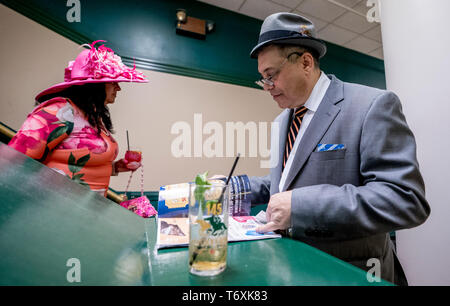 Louisville, KY, USA. 3rd June, 2019. May 3, 2019 : Scenes from Kentucky Oaks Day at Churchill Downs on May 3, 2019 in Louisville, Kentucky. Scott Serio/Eclipse Sportswire/CSM/Alamy Live News Stock Photo