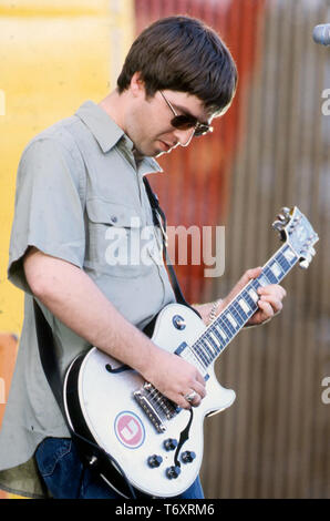 限定アナログNoel Gallagher★oasis Oasis 'All Around the World' Video Replica Guitar Noel Gallagher