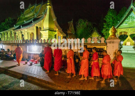 Morning offering to monks, Luang Prabang, Laos Stock Photo