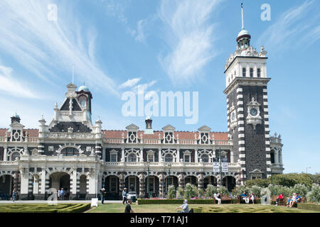 The magnificant Dunedin Railway Station and Anzac Square are major tourist attractions in Dunedin Stock Photo