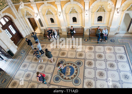 The magnificant Dunedin Railway Station and Anzac Square are major tourist attractions in Dunedin Stock Photo