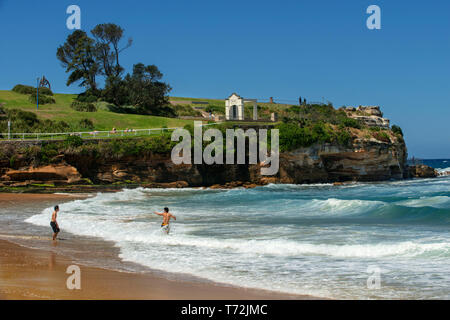 The Bondi beach to Coogee walk is a coastal walk in Sydney New South Wales, Australia. People in Coogee beach Dolphins Point and Giles Baths Stock Photo