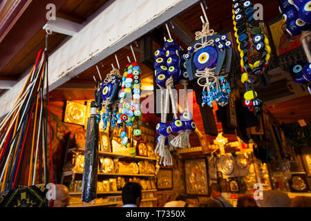 Recuerdos del lugar sagrado Casa de la Virgen María, Pueblo de Selçuk, Región de Izmir (Esmirna), Meseta de Anatolia, Turquía Stock Photo