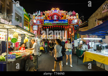 Malacca,Malaysia - April 21,2019 : The night market on Friday,Saturday and Sunday is the best part of the Jonker Street, it sells everything from tast Stock Photo