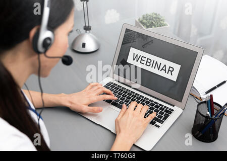 Webinar online, internet education, e-learning concept. Woman watching e-learning content on laptop Stock Photo