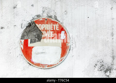 old traffic sign on the side of a building in Gustavia, St Barts Stock Photo