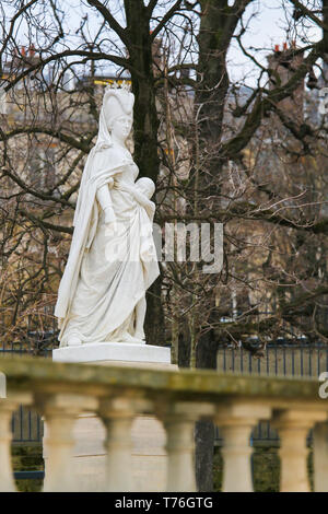 Statue of Margaret of Anjou, Queen of England by marriage to King Henry VI in the 15th Century, in the Jardin du Luxembourg, Paris, France Stock Photo