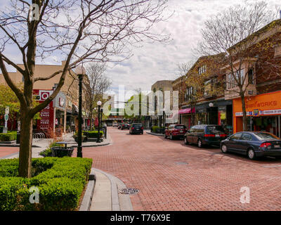 Downtown Oak Park Illinois, Marion Street in spring Stock Photo - Alamy