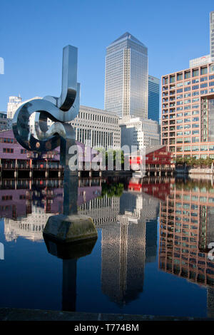 sculpture canary wharf london Stock Photo - Alamy