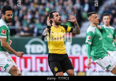 Bremen, Germany. 4th May, 2019. Dortmund's Paco Alcacer (C) reacts during a German Bundesliga match between SV Werder Bremen and Borussia Dortmund in Bremen, Germany, on May 4, 2019. The match ended 2-2. Credit: Shan Yuqi/Xinhua/Alamy Live News Stock Photo