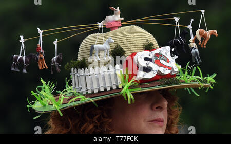 Florida, USA. 04th May, 2019. Jill Broege wears her first-place winning hat in the annual Kentucky Derby Day hat contest at the Sanford Orlando Kennel Club greyhound racetrack on May 4, 2019 in Longwood, Florida. Credit: Paul Hennessy/Alamy Live News Stock Photo