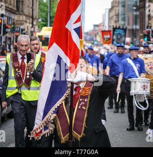 Manchester, UK. 04th May, 2019. Man seen with a flag during the march. Thousands of people took part in a solidarity march in support for the veterans in Northern Ireland. Credit: SOPA Images Limited/Alamy Live News Stock Photo