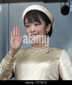 Tokyo, Japan. 4th May, 2019. Princess Mako, a niece of Japans Emperor Naruhito, appears on the balcony of the Imperial Palace in Tokyo on Saturday, May 4, 2019, during the new emperors first public appearance since his ascension?to the Chrysanthemum?Throne. Credit: Natsuki Sakai/AFLO/Alamy Live News Stock Photo