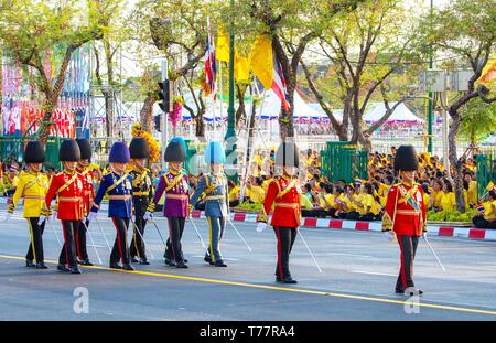 Bangkok, Thailand. 05th May, 2019. His Majesty the King proceeds through the streets of Bangkok to show himself to the thai people Coronation of thai king Rama X, Bangkok, 05-05-2019 Credit: Albert Nieboer Netherlands OUT |/dpa/Alamy Live News Stock Photo