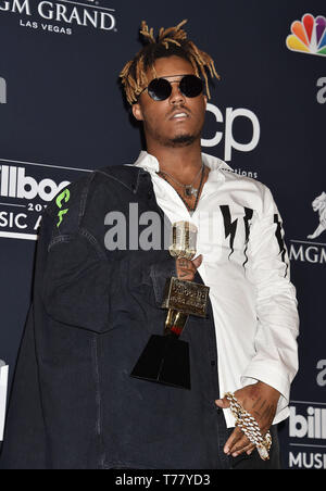 las vegas nv may 01 juice wrld poses with the award for best new artist in the press room during the 2019 billboard music awards at mgm grand garden arena on may 01 2019 in las vegas nevada t77yd3