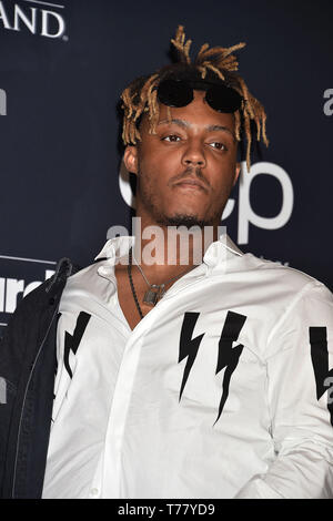 las vegas nv may 01 juice wrld poses with the award for best new artist in the press room during the 2019 billboard music awards at mgm grand garden arena on may 01 2019 in las vegas nevada t77yd9