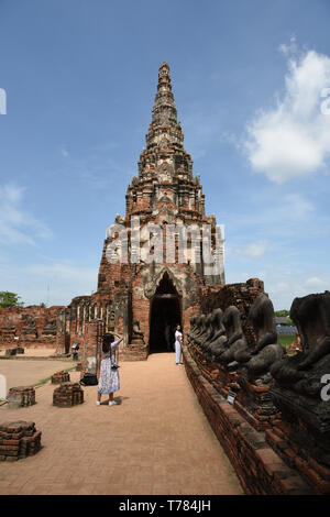 Headless statues of Buddha and chedi, Wat Chaiwatthanaram, Ayutthaya, Thailand Stock Photo