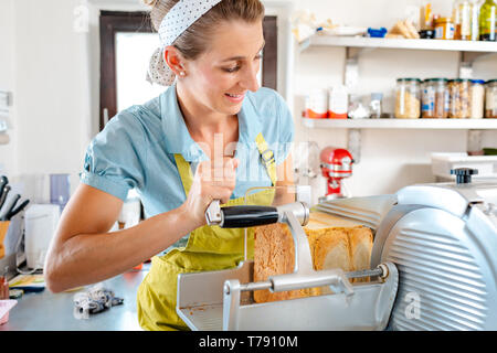 Sliced Bread in Cutting Machine / Industrial Bread Slicer in Supermarket  with Bread Crumbs. Ready to Use Stock Photo - Alamy