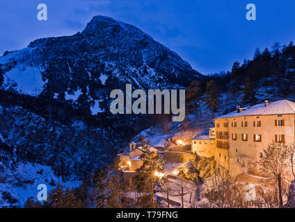 Bormio, Terme: veduta serale dello stabilimento 'Bagni Vecchi'.  [ENG]  Bormio, Spa: night view of the thermal baths 'Bagni Vecchi' Stock Photo