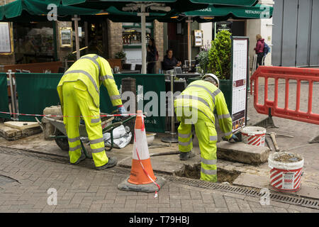 Workers relaying paving Market Hill Cambridge 2019 Stock Photo