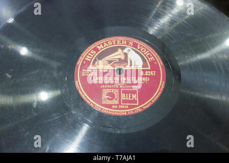 His Master's Voice record label with I Love You So by Jeanette MacDonald on an old 78-rpm shellac record Stock Photo