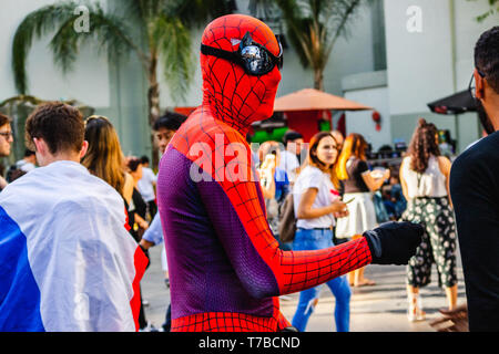 Street artists, and tourists walking on Hollywood Boulevard, Los Angeles, November 4, 2016 Stock Photo