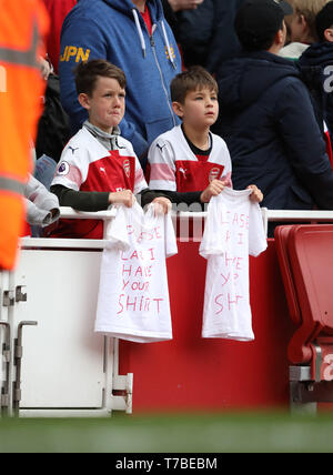 London, UK. 05th May, 2019. Young Arsenal fans hoping to get a shirt at the Arsenal v Brighton and Hove Albion English Premier League football match at The Emirates Stadium, London, UK on May 5, 2019. **Editorial use only, license required for commercial use. No use in betting, games or a single club/league/player publications** Credit: Paul Marriott/Alamy Live News Stock Photo