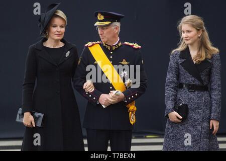 Luxembourg City, Luxembourg. 5th May 2019. Funeral of Grand-Duke Jean of Luxembourg on saturdaynoon 4th may 2019   the royal guests enter the Cathedral, here  Queen Mathilde, King Philippe and Crown Princess Elisabeth of Belgium. Mandatory photo credit: ÒLUXPRESS/Jean-Claude Ernst'  LUXPRESS PressAgency 2, rue de Malines, L-2123 LUXEMBOURG  Mobile: +352 661 432343.    1. No use for advertisement purposes 2. No model release 3. No responsibility for misuse with inappropriate, unaccurate, modified or false photo-captions or texts against human dignity 4. Inapprop Stock Photo